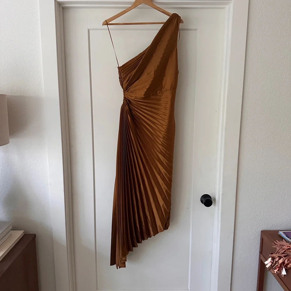 Vici One-Shoulder Pleated Copper Brown Asymmetrical Dress - Picture 11 of 11